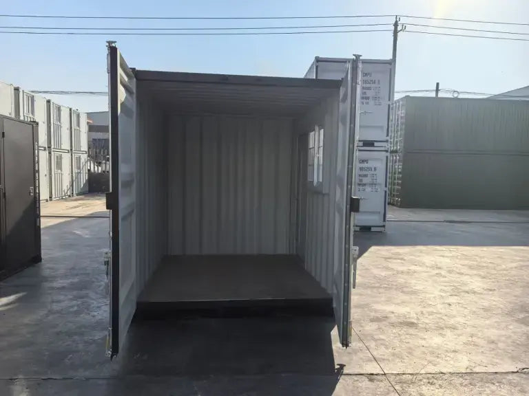 Contenedor marítimo negro de 7 pies de largo de Rhino-Cross-Containers, modelo 2025, con puerta y ventana. 2